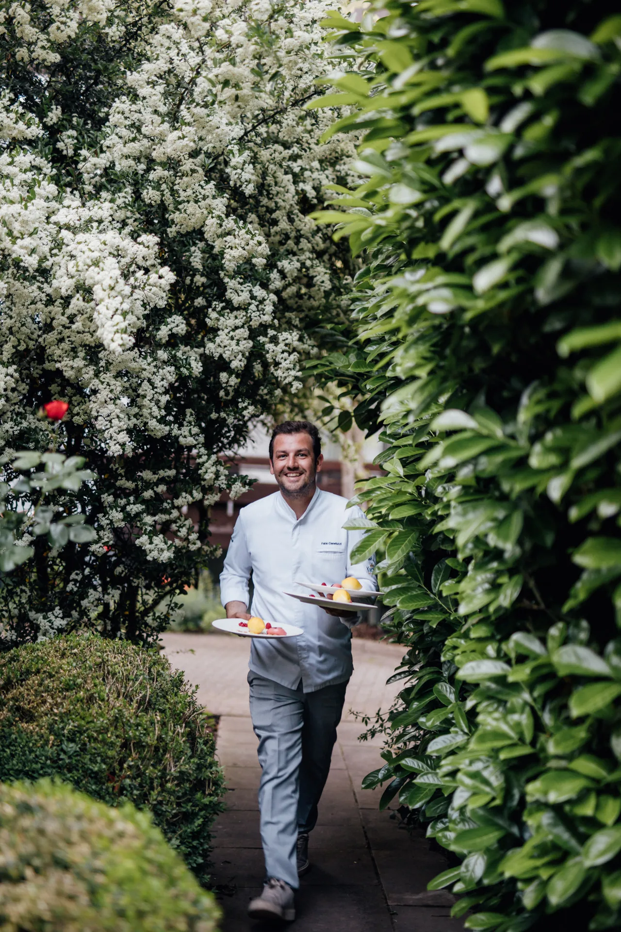Fabio Daneluzzi im Garten des Hotel Krone