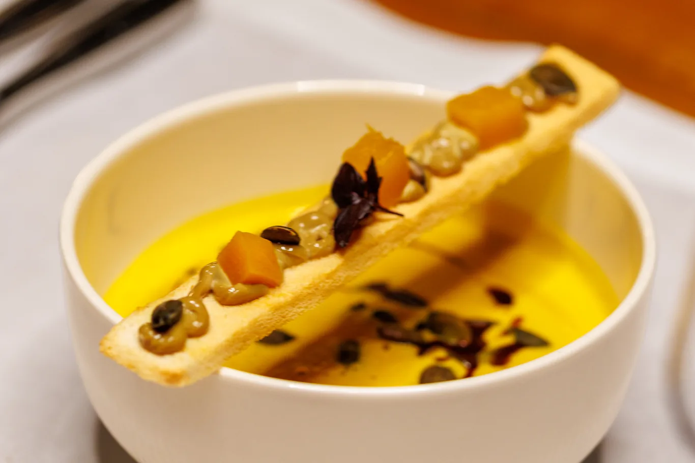 Kürbissuppe mit Knusperstange und Kürbiskernen in der Pfälzer Stube